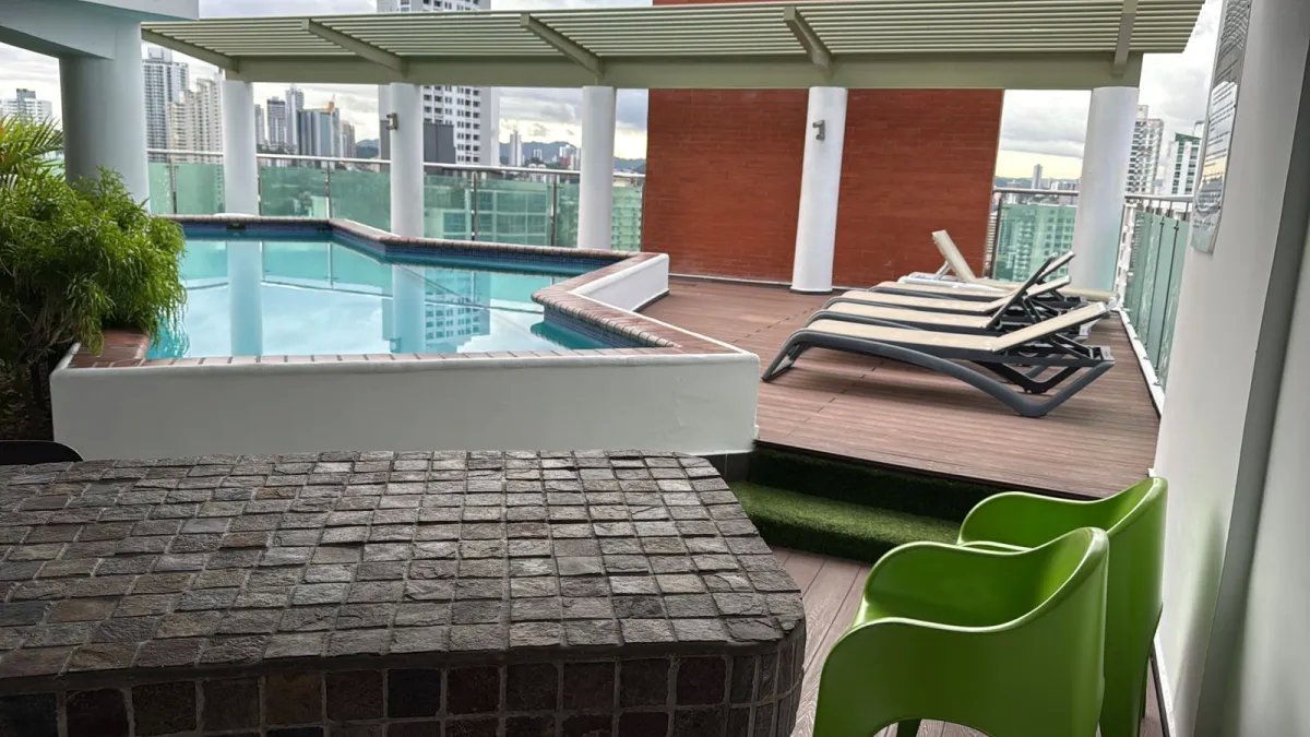 Apartment For Sale in Vía Argentina