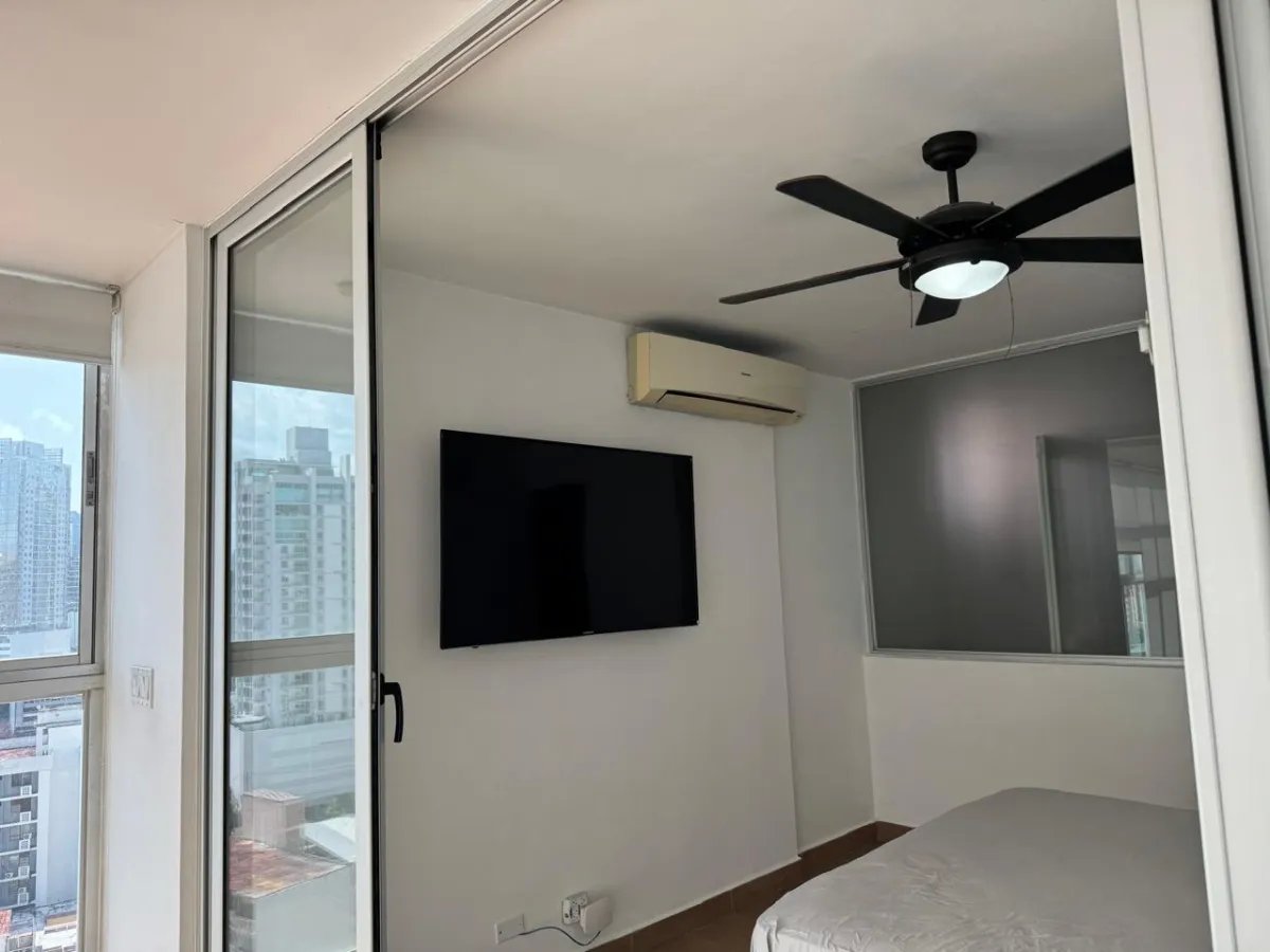 Apartment For Sale in Vía Argentina