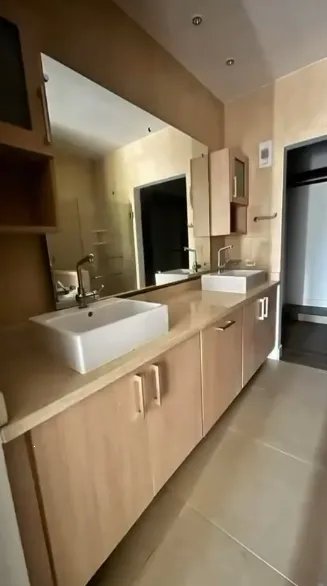 Apartamento en Venta en Embassy Village