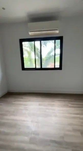 Apartamento en Venta en Embassy Village