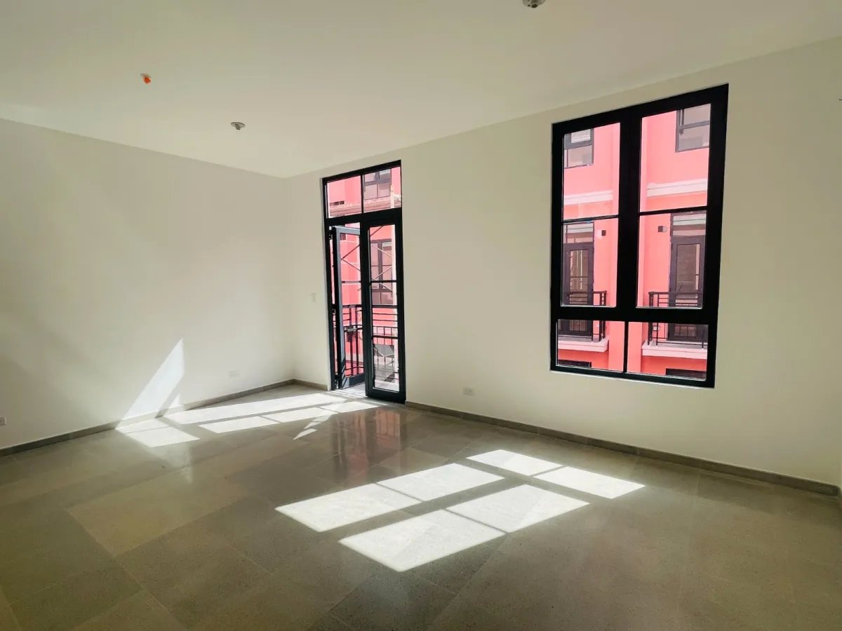 Apartment For Sale in Santa Ana