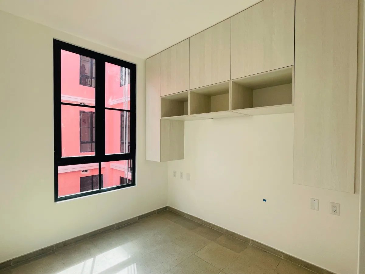 Apartment For Sale in Santa Ana