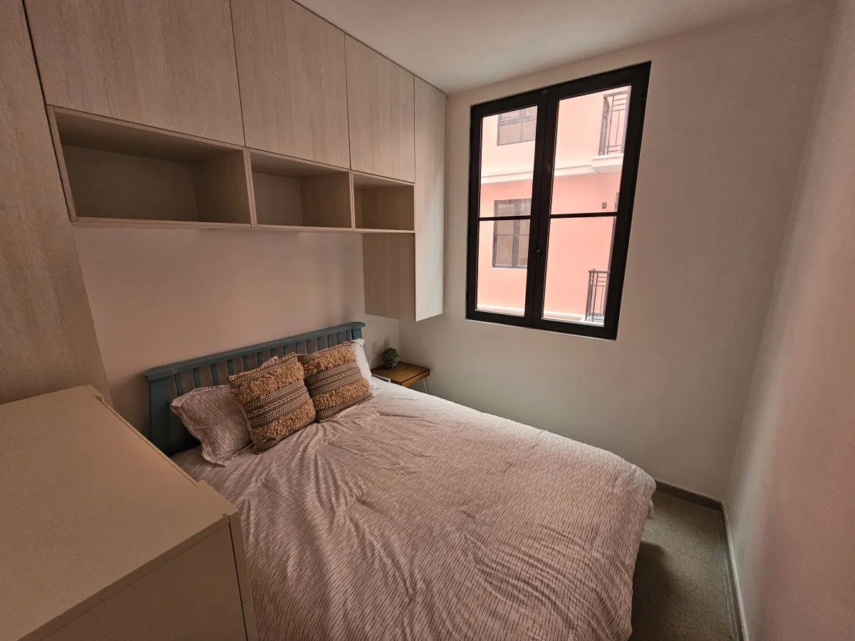 Apartment For Sale in Santa Ana