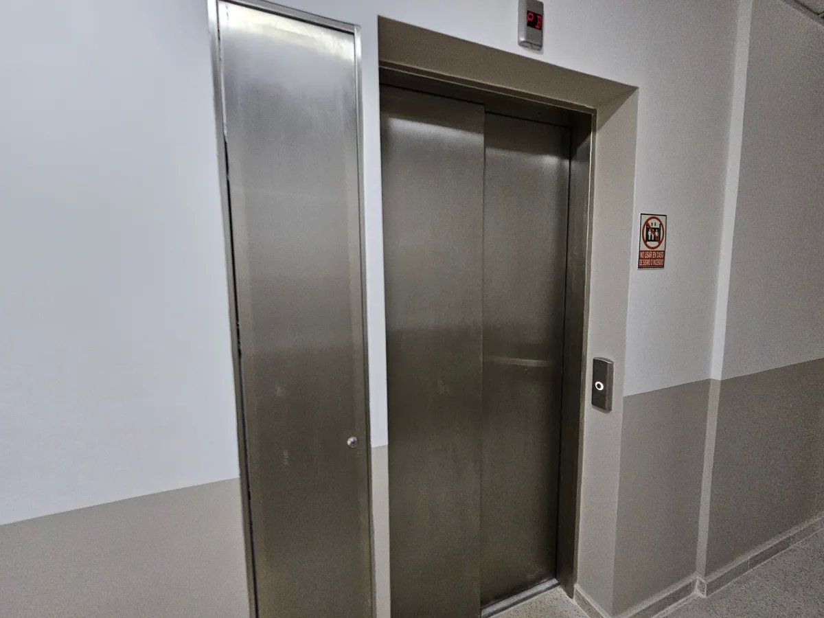 Apartment For Sale in Santa Ana