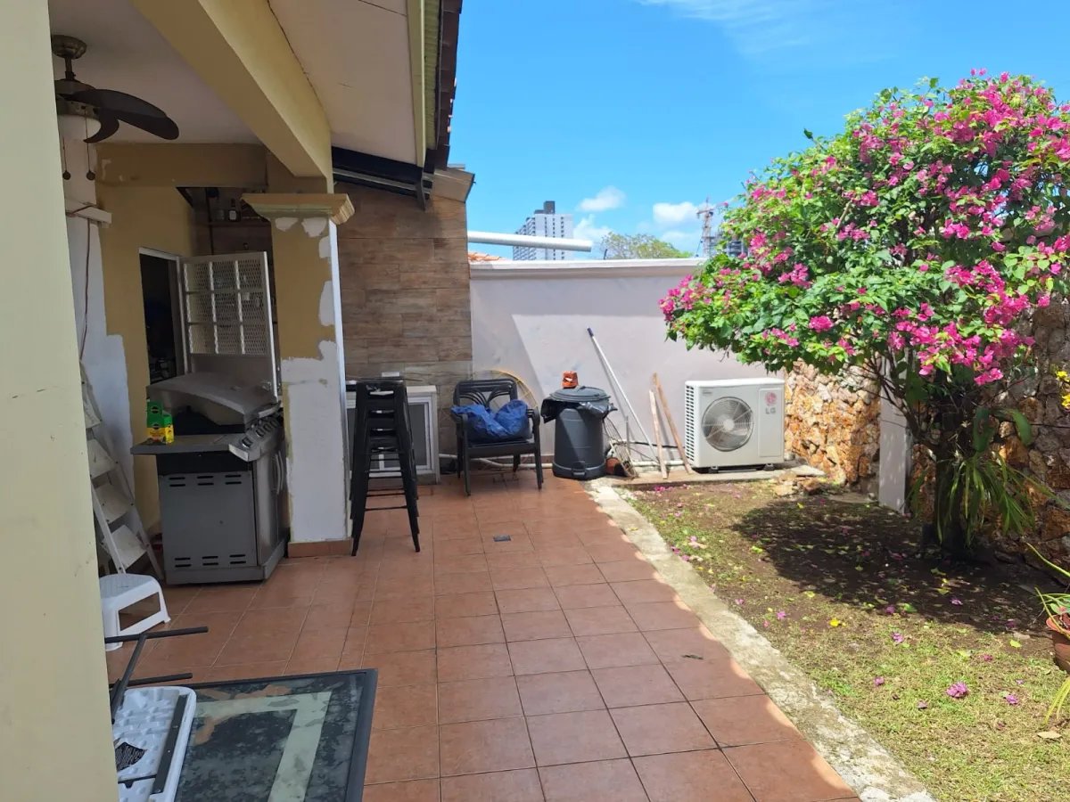 VENTA DE CASA EN PH DORADO SPRING, CONDADO DEL REY
