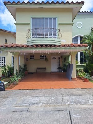VENTA DE CASA EN PH DORADO SPRING, CONDADO DEL REY