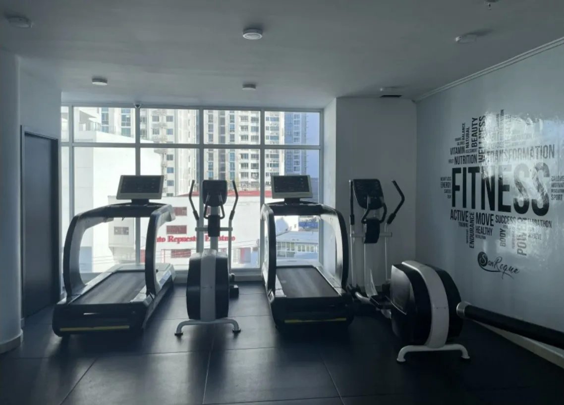 ¡VIVE EN LA CIMA! Apartamento de 2 Recámaras en PH San Roque (Piso Alto)