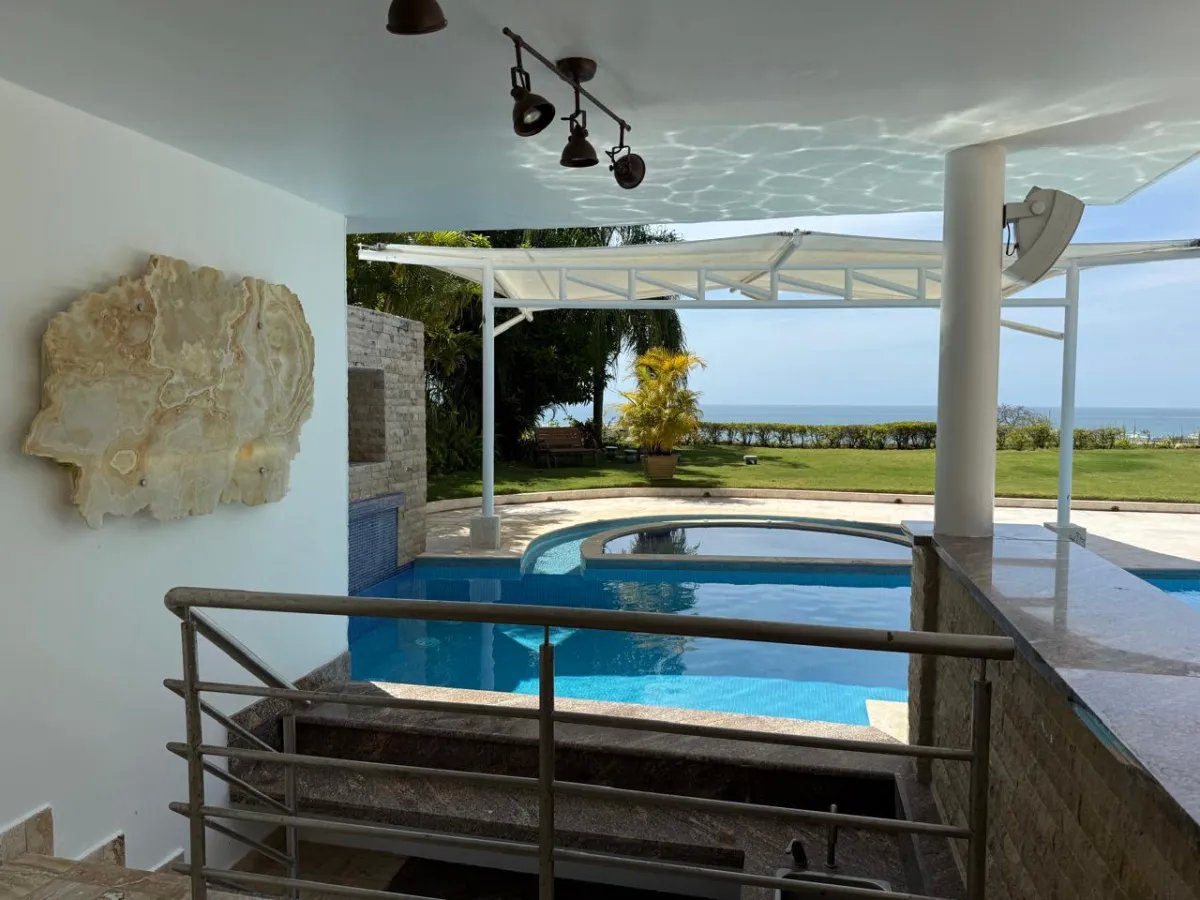 Venta de casa frente al mar en Bijao, Río Hato