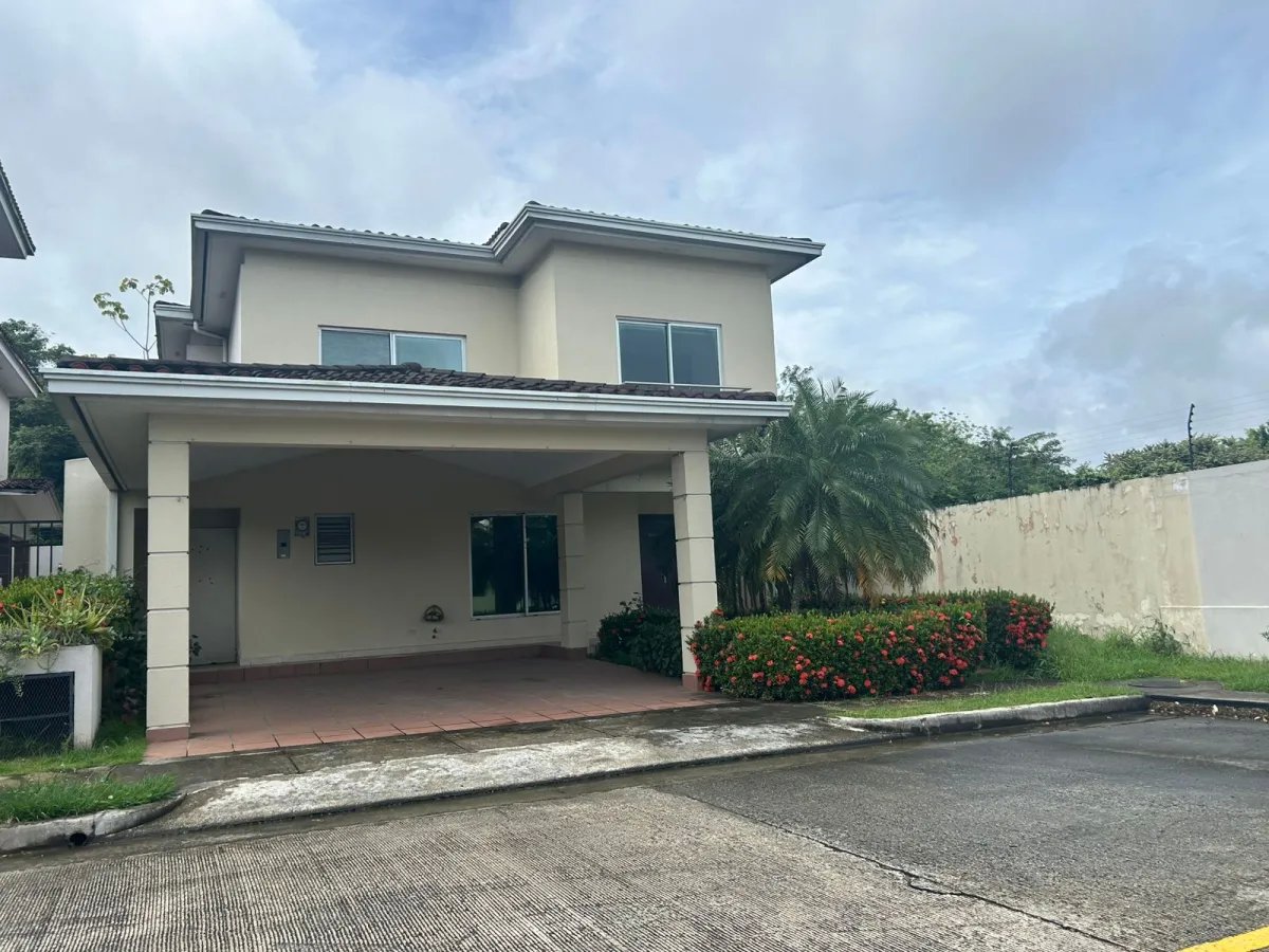 Venta de casa en Dorado Village Condado Del Rey