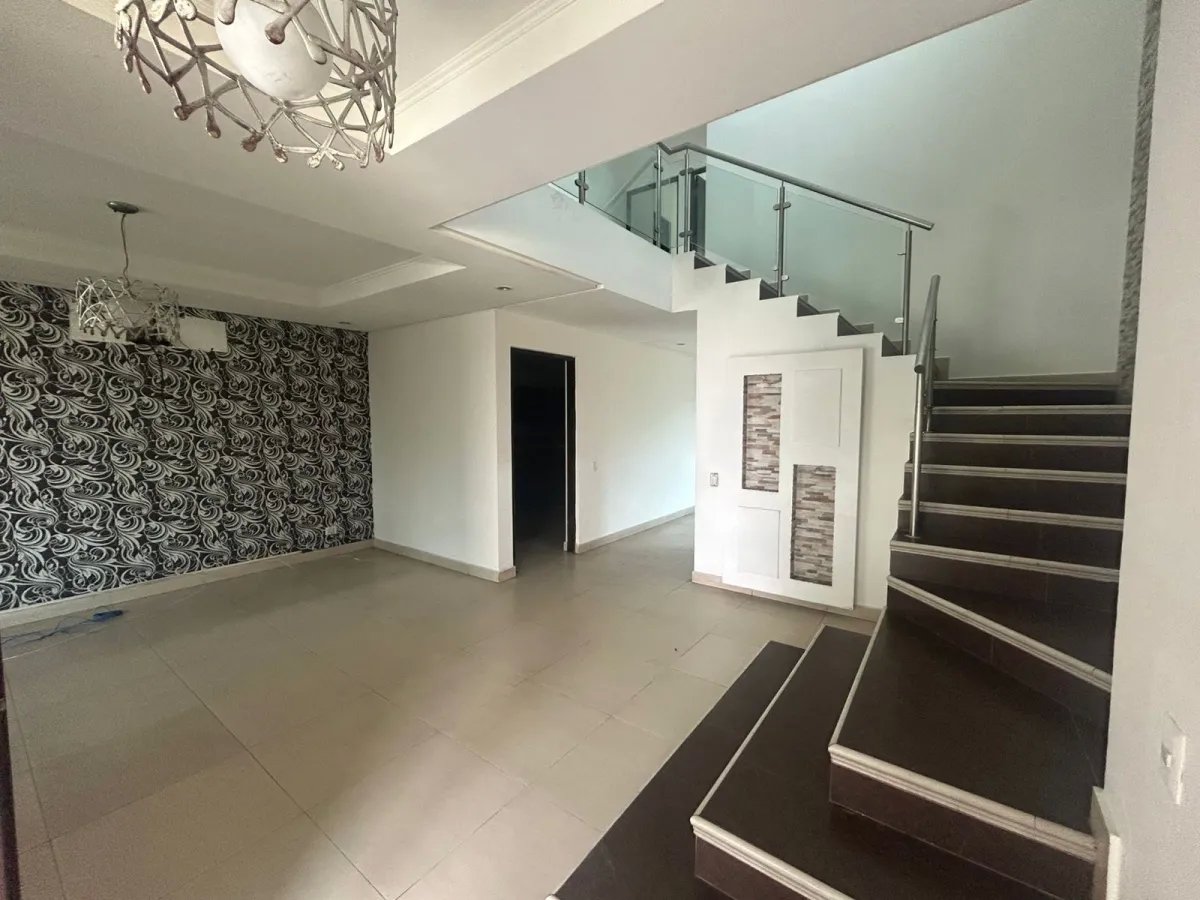 Venta de casa en Dorado Village Condado Del Rey