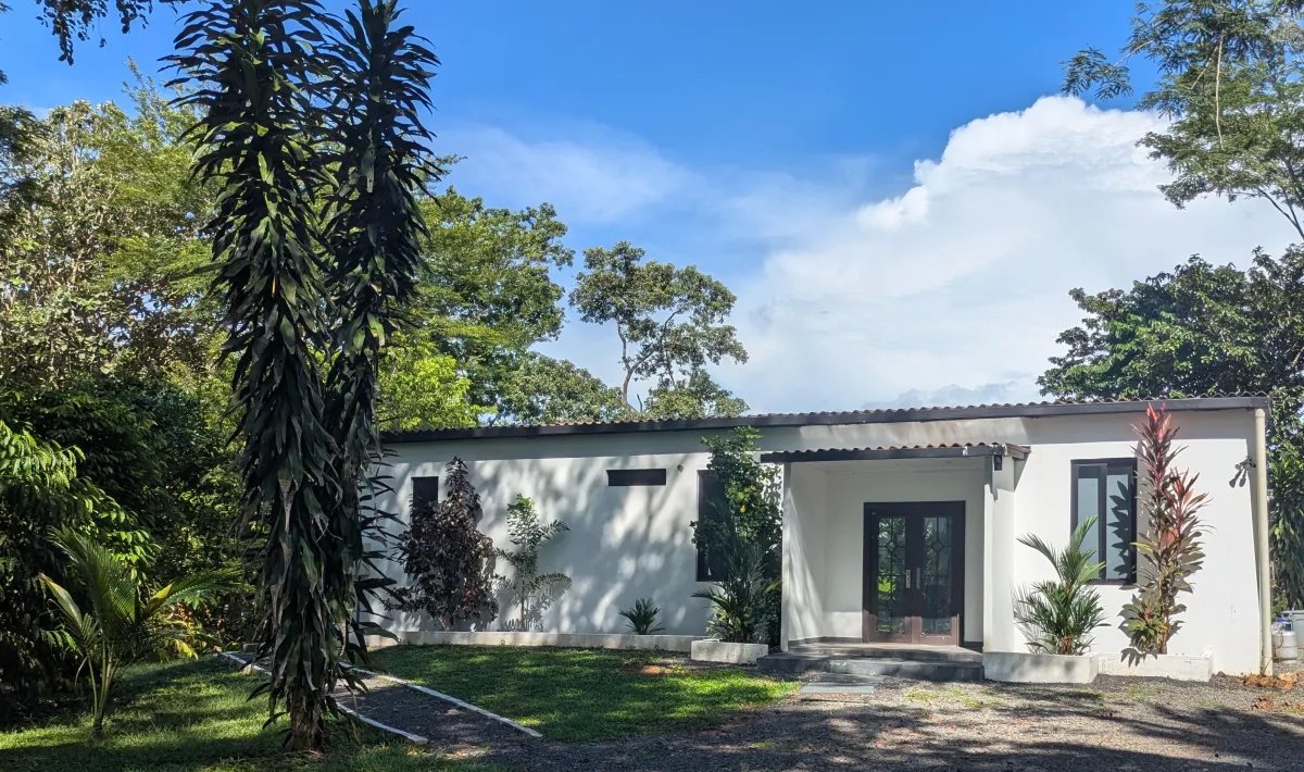 Vacation Home For Sale in Lago Bay, Lagartero, Hicaco, Sona, Veraguas