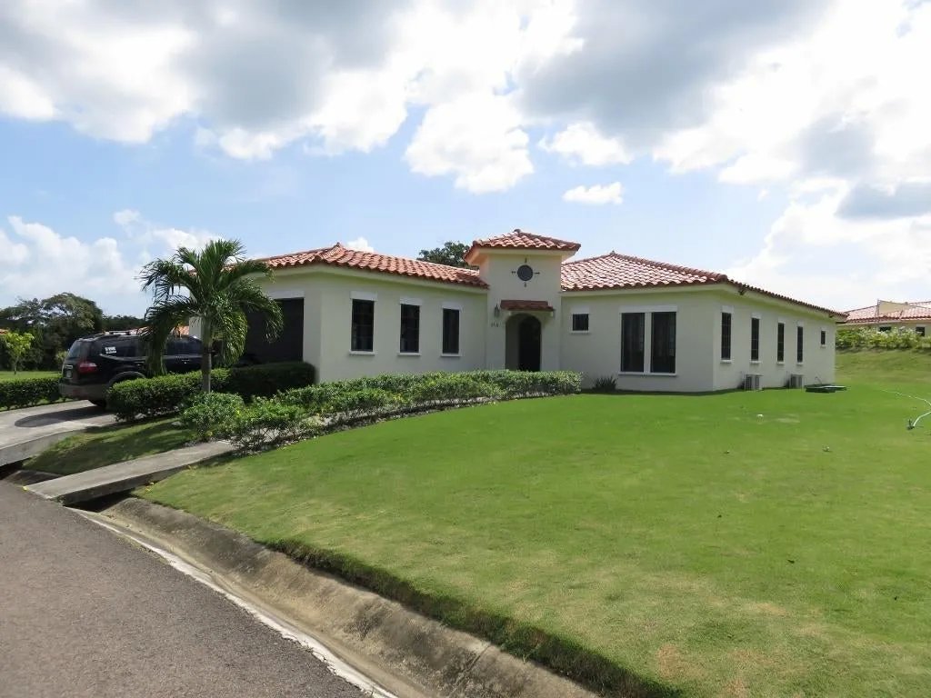 VENDO CASA TOTALMENTE AMOBLADA Y EQUIPADA  HACIENDA PACÍFICA, SAN CARLOS