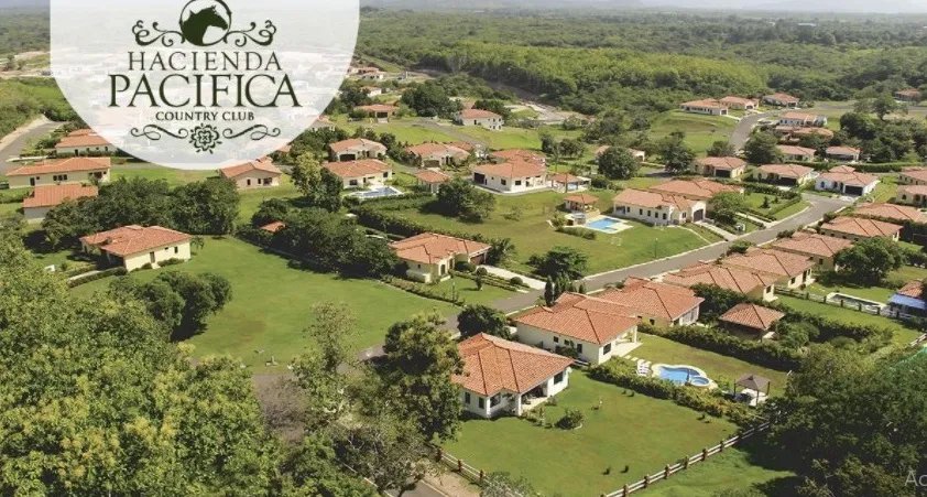 VENDO CASA TOTALMENTE AMOBLADA Y EQUIPADA  HACIENDA PACÍFICA, SAN CARLOS