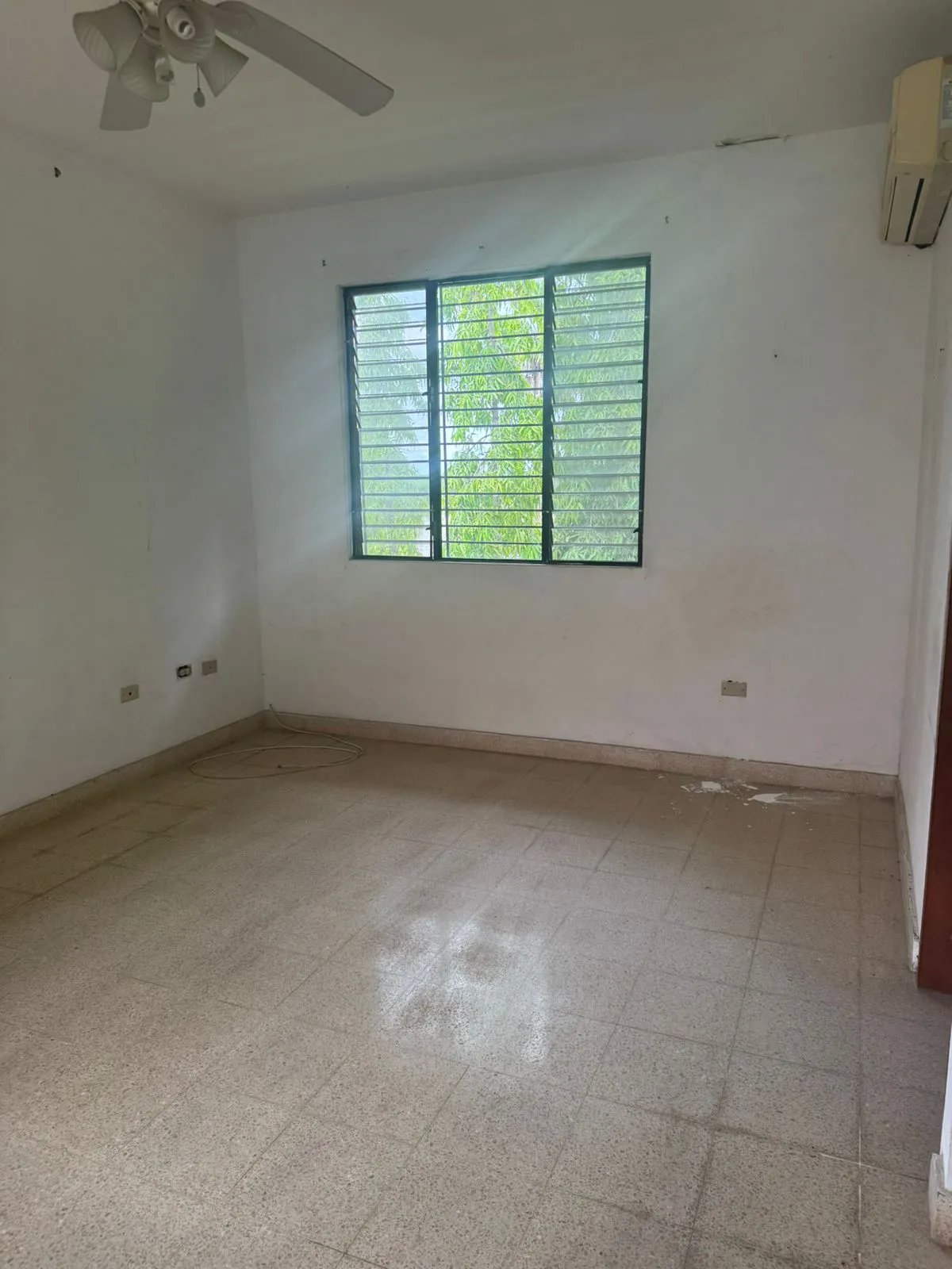 Se Alquila: Espaciosa Vivienda con 650m2 de Construccion.