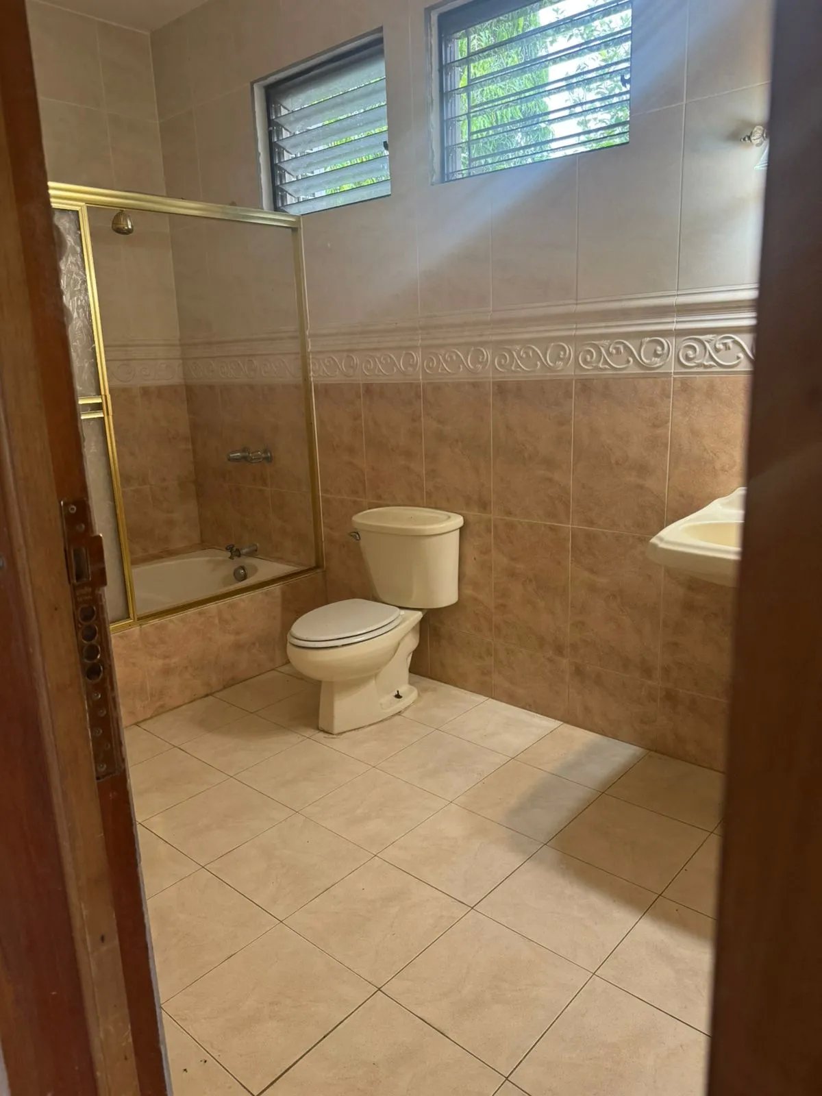 Se Vende: Espaciosa Casa de 650 m2 de Construccion.