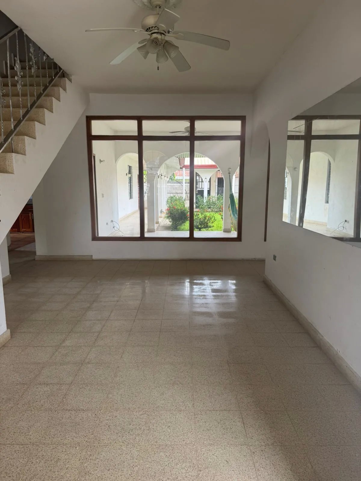 Se Vende: Espaciosa Casa de 650 m2 de Construccion.