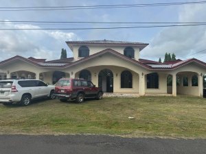 Se Vende: Espaciosa Casa de 650 m2 de Co...