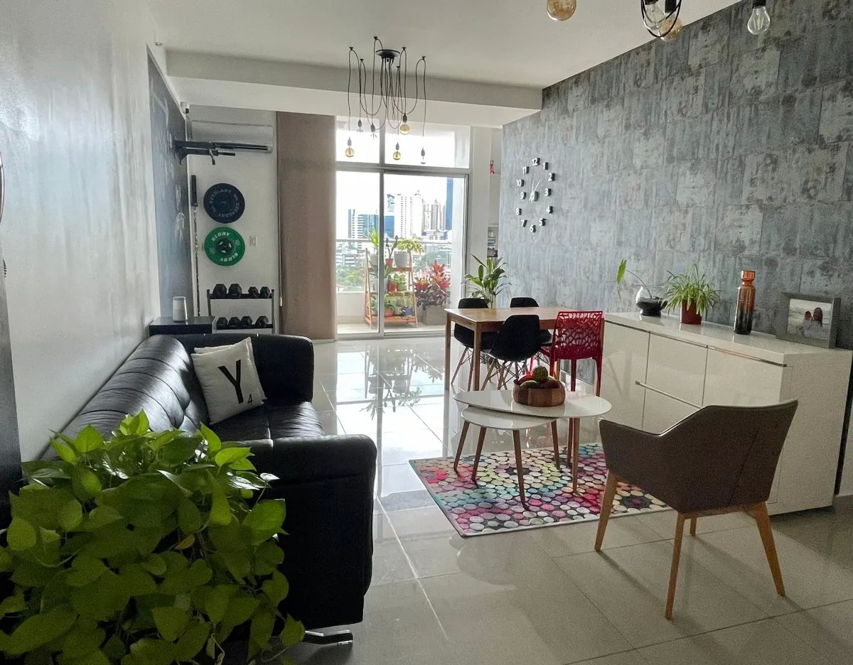 Venta de apartamento semiamoblado PH Rainbow Tower