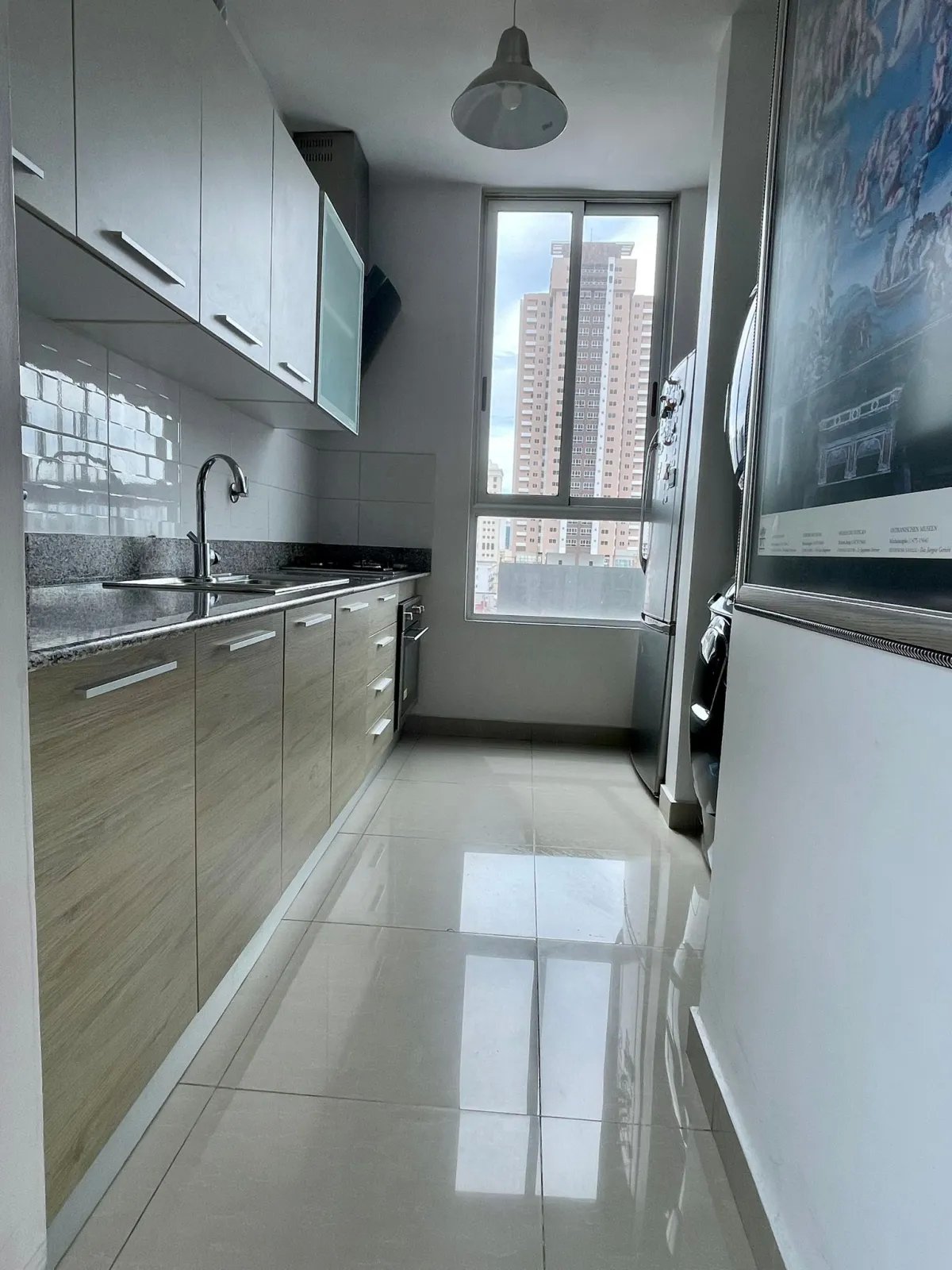Venta de apartamento semiamoblado PH Rainbow Tower