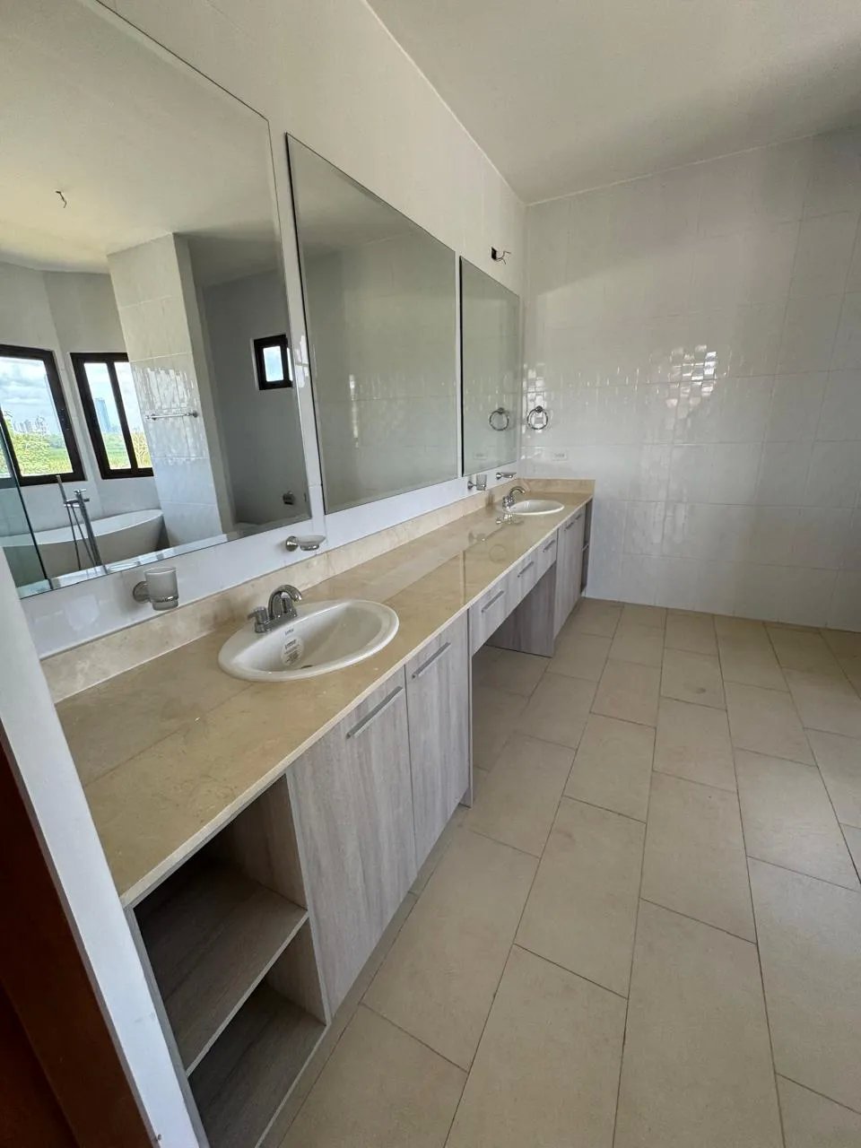 Apartment For Sale in Costa Sur