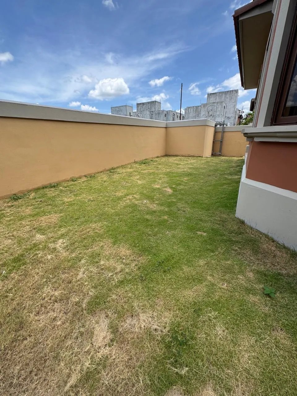 Apartment For Sale in Costa Sur