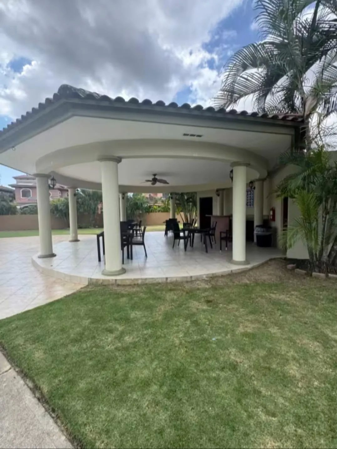 Apartment For Sale in Costa Sur