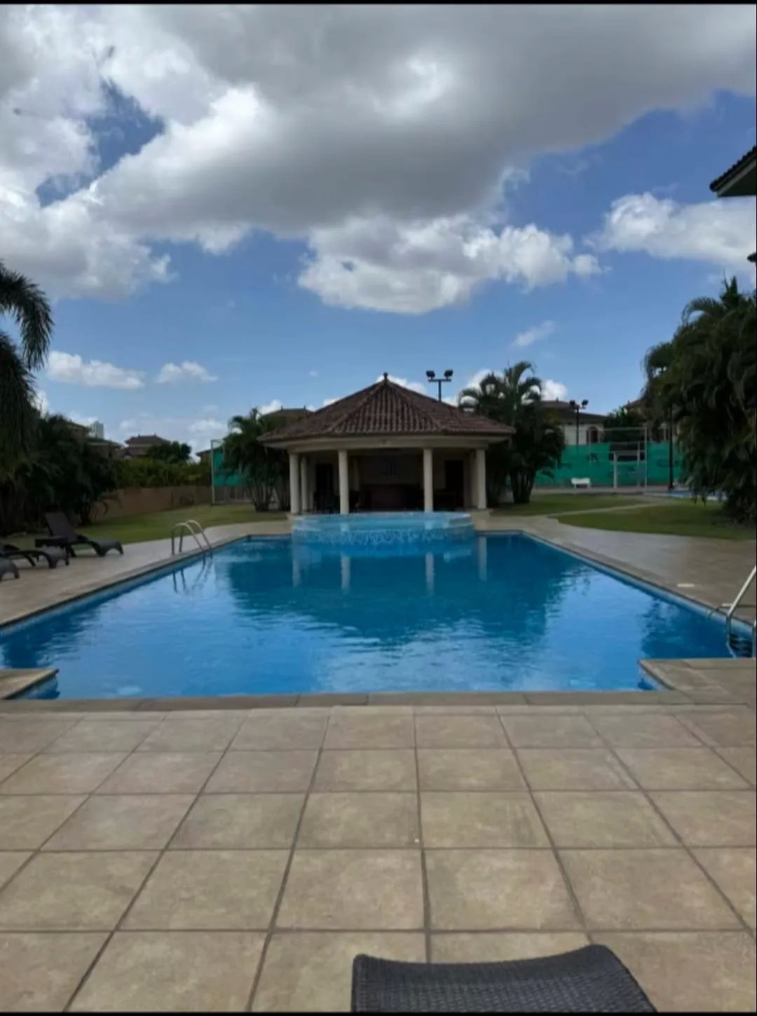 Apartment For Sale in Costa Sur