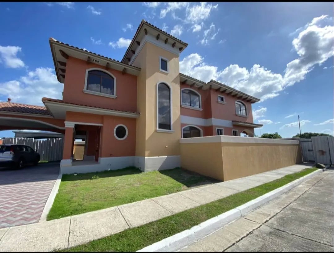 Apartment For Sale in Costa Sur