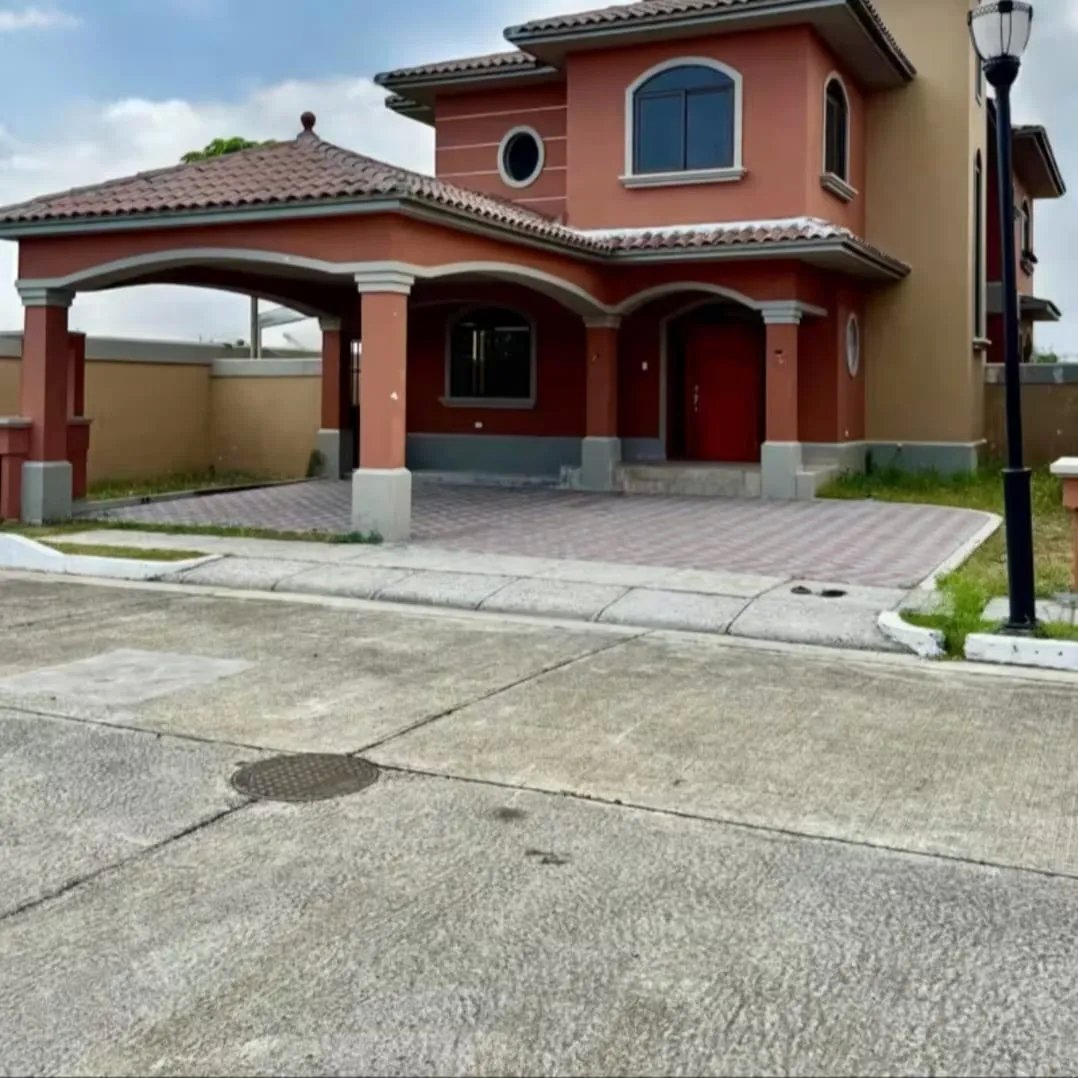 Apartment For Sale in Costa Sur