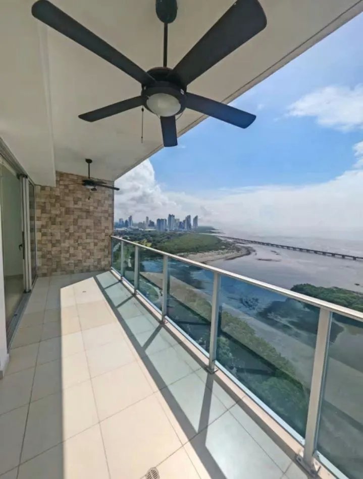 Apartment For Sale in Coco del Mar