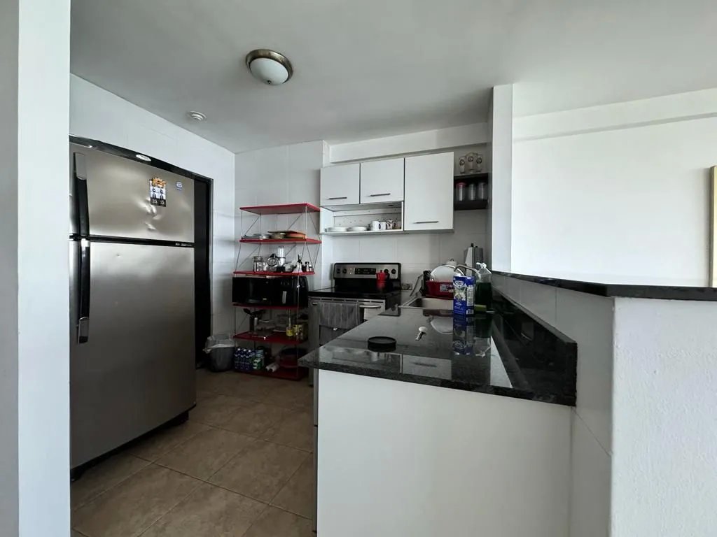 Venta de Apartamento Vacío en Ave. Balboa, Panamá