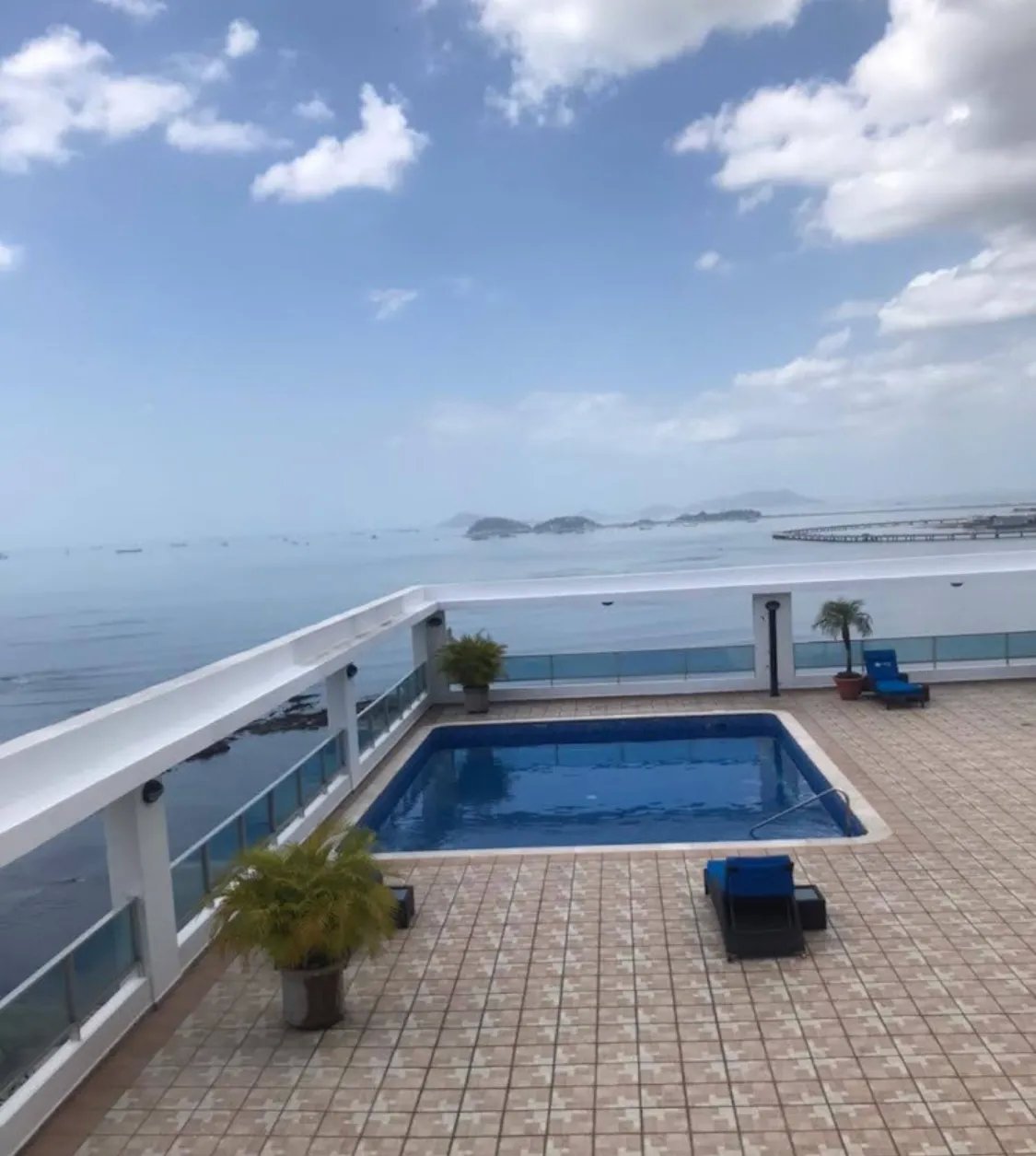 Venta de Apartamento Vacío en Ave. Balboa, Panamá