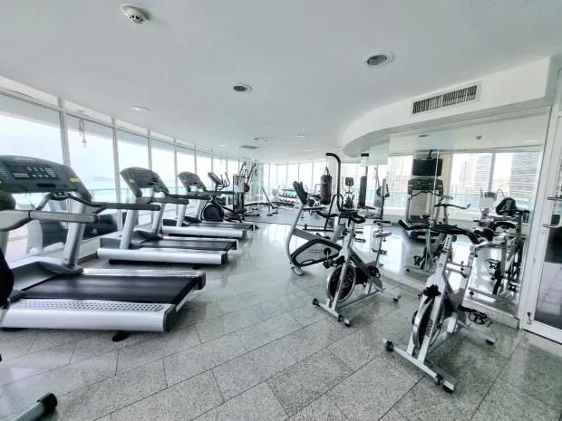 Venta de Apartamento Vacío en Ave. Balboa, Panamá