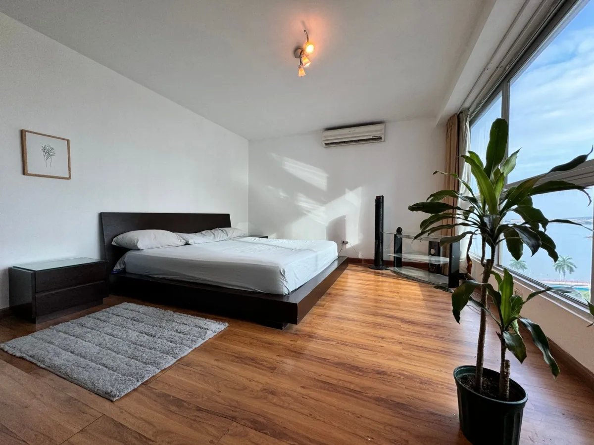 Venta de Apartamento Vacío en Ave. Balboa, Panamá