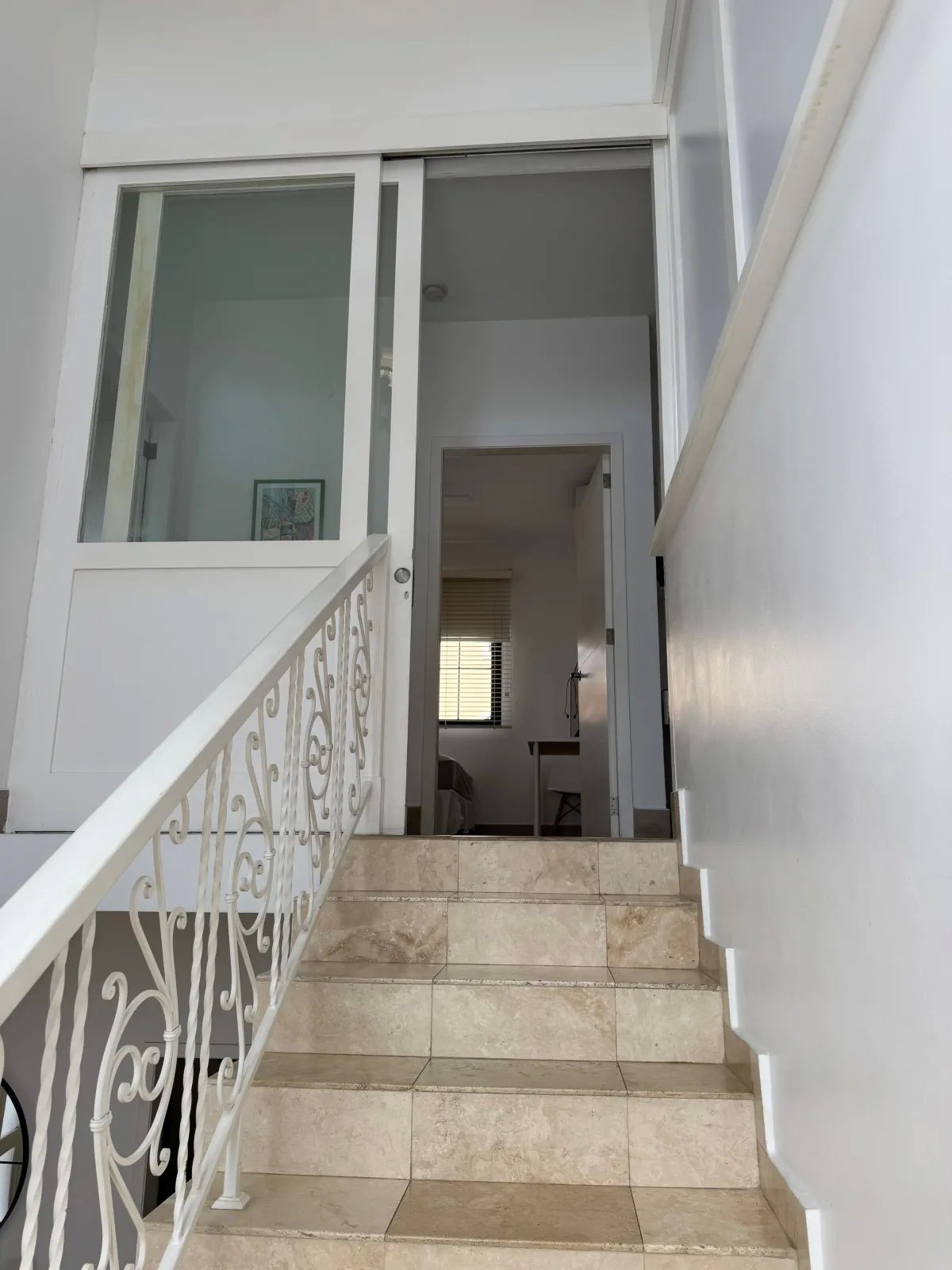 ¡Oportunidad única en Costa Sur! Venta de Moderna Casa en El Doral.