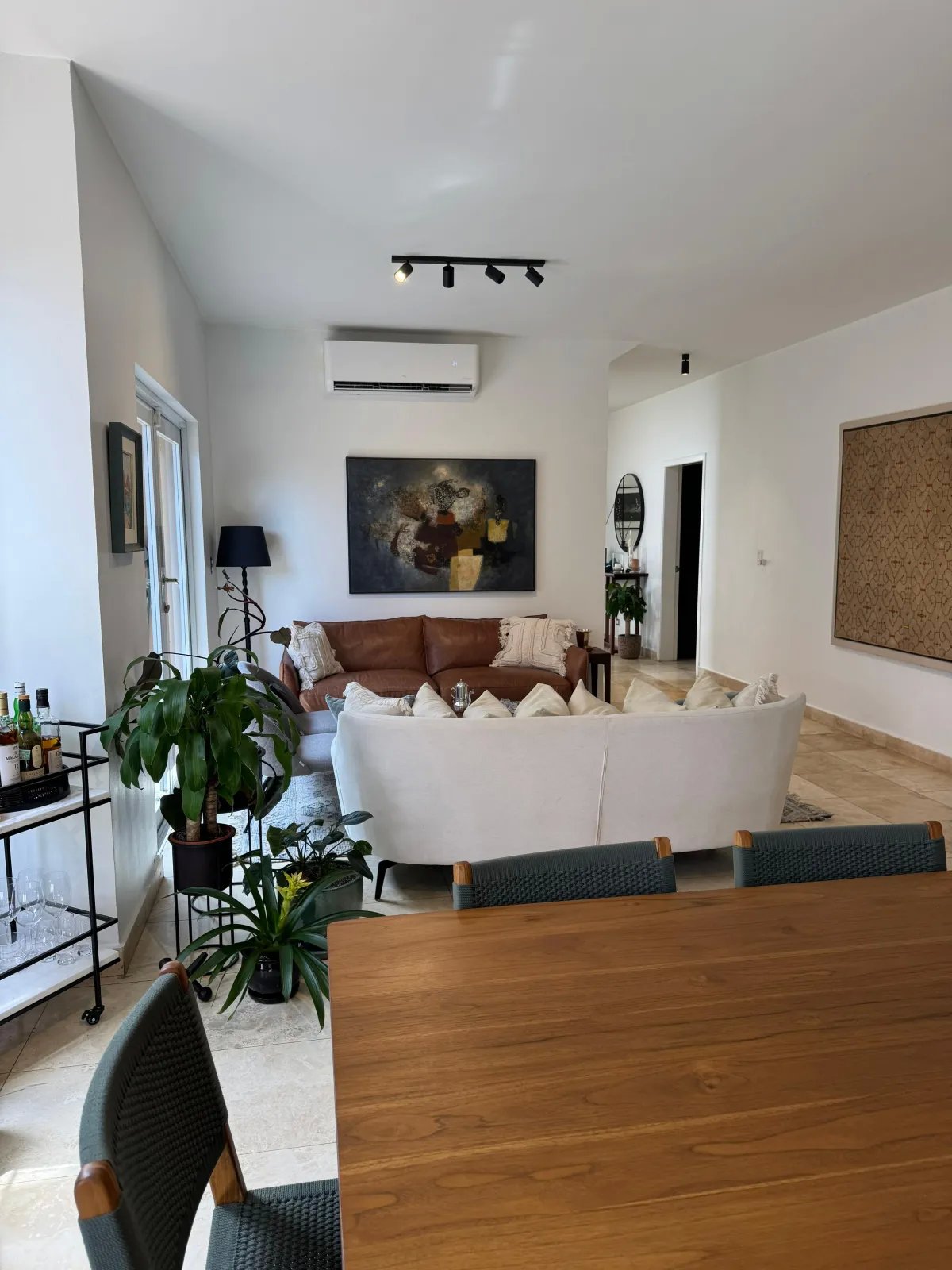 ¡Oportunidad única en Costa Sur! Venta de Moderna Casa en El Doral.