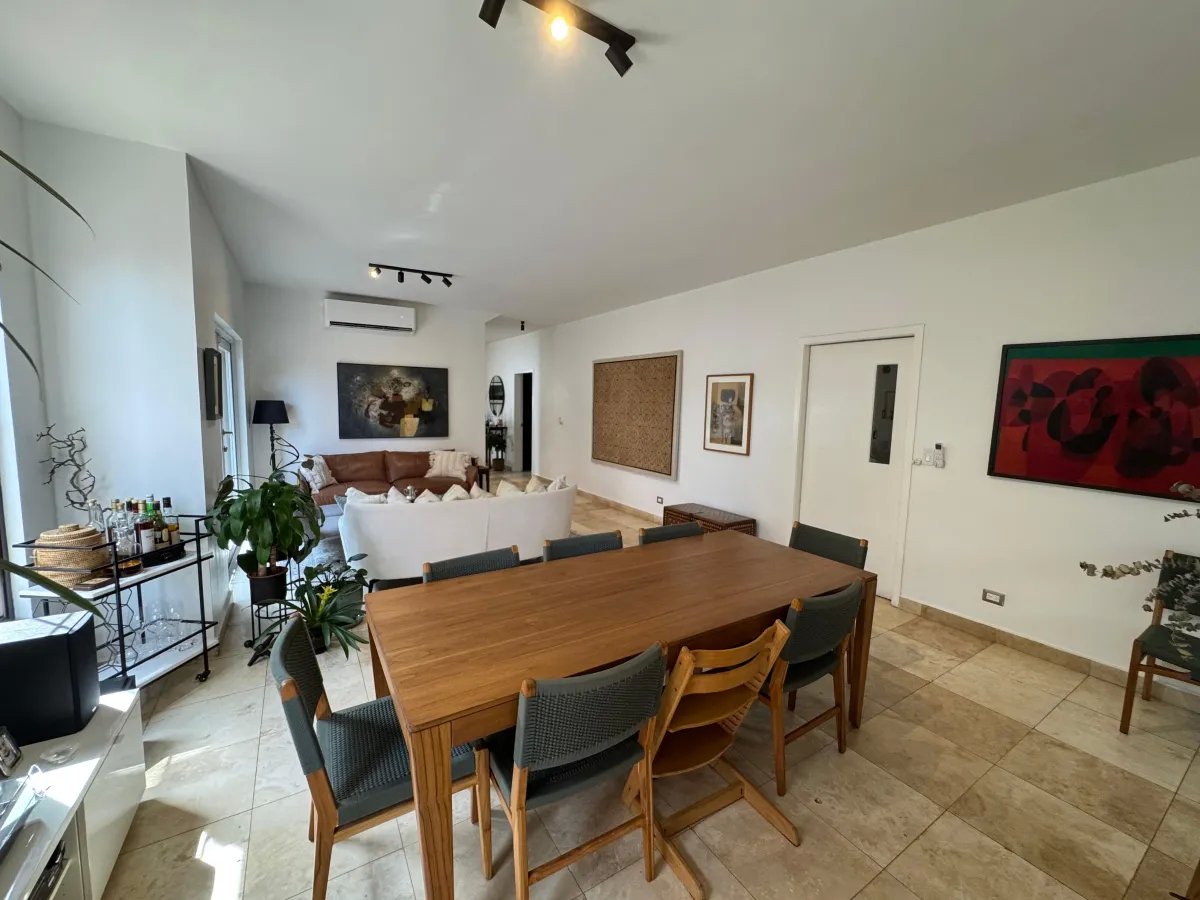 ¡Oportunidad única en Costa Sur! Venta de Moderna Casa en El Doral.
