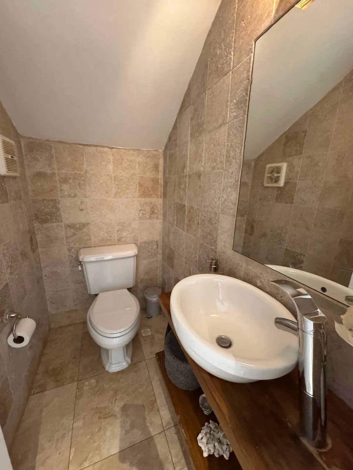 ¡Oportunidad única en Costa Sur! Venta de Moderna Casa en El Doral.