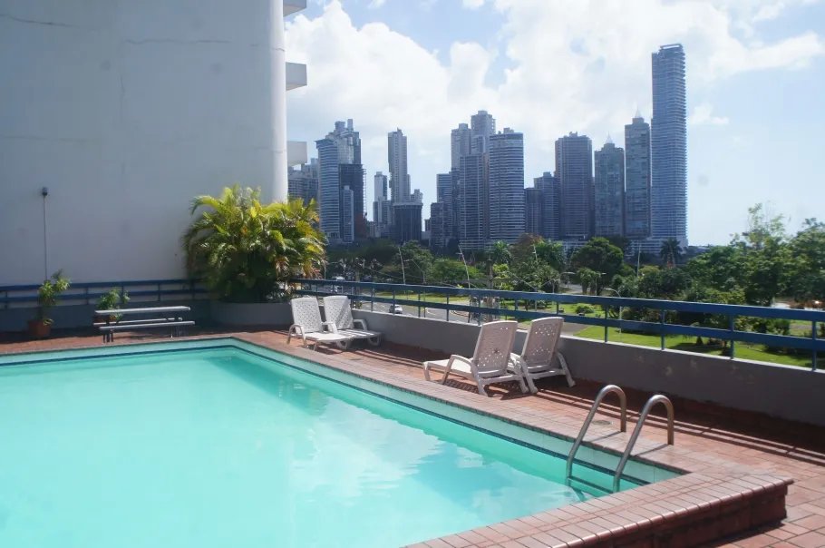 I rent a furnished apartment with a sea view