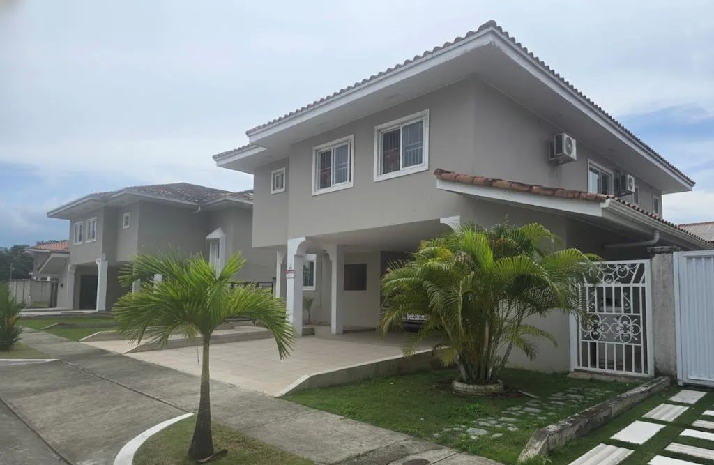 Apartment For Sale in Cristóbal
