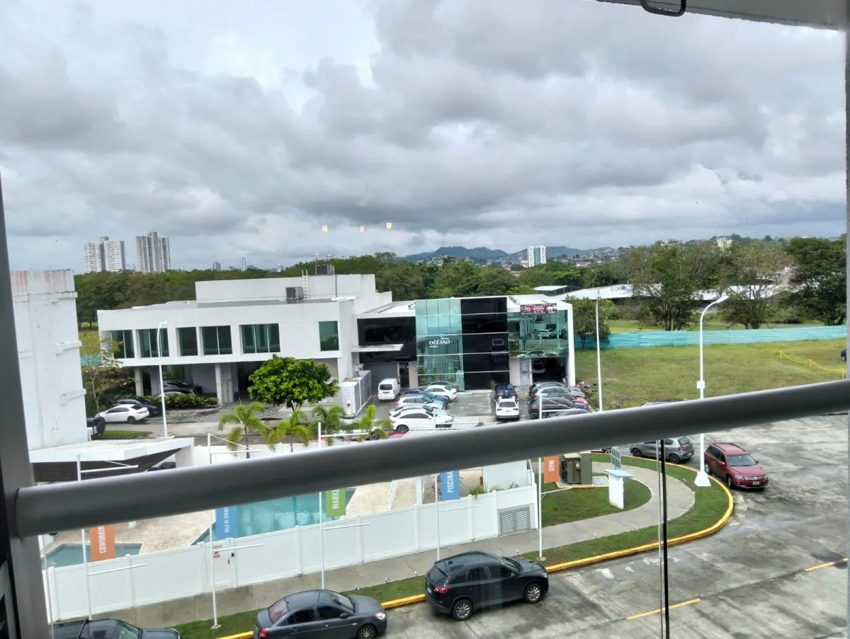 Apartment For Rent in Calle 101 e