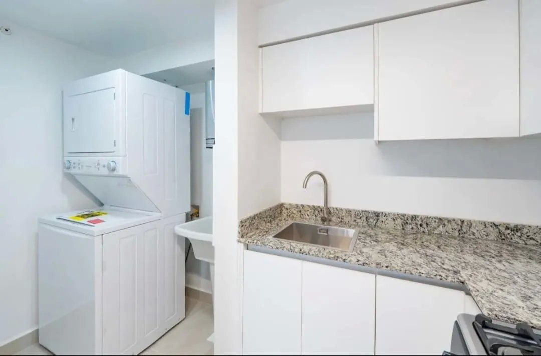 Apartment For Rent in Calle 101 e