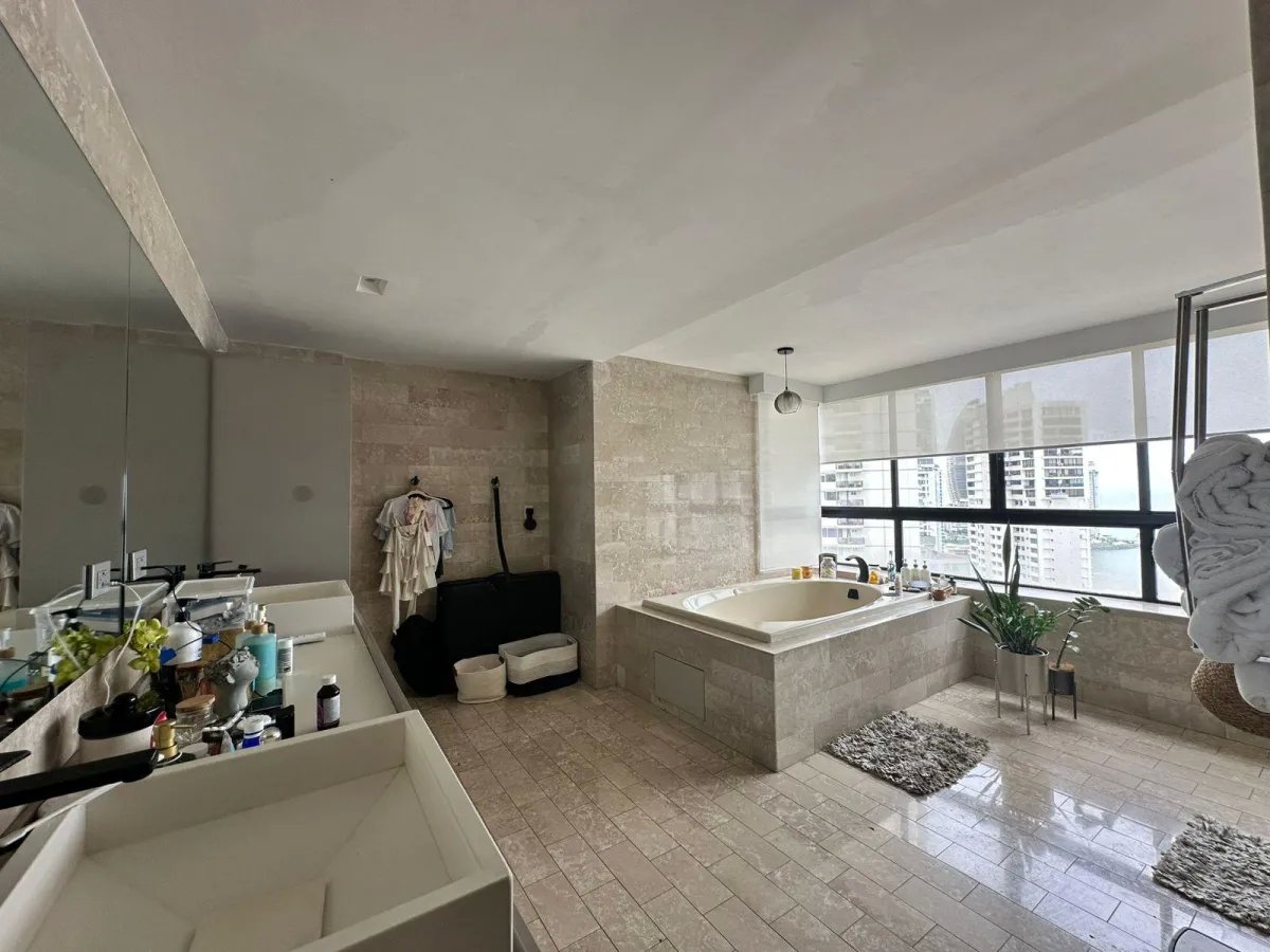 Venta de Apartamento con Línea Blanca en Punta Paitilla, Panamá