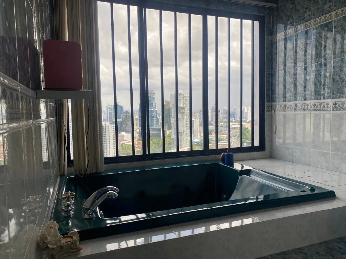 Venta de Penthouse con Línea Blanca en Marbella, Panamá