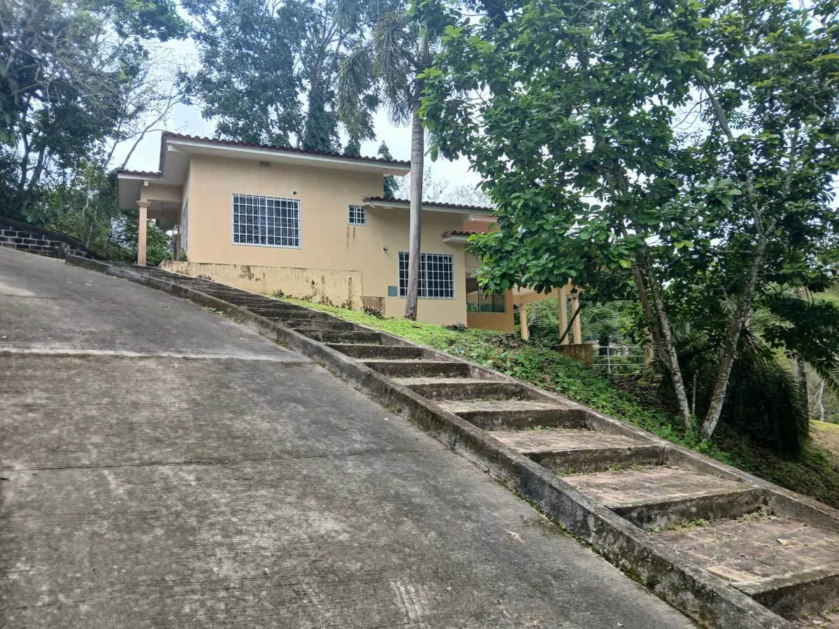 Single Family Detached For Sale in Las Cumbres