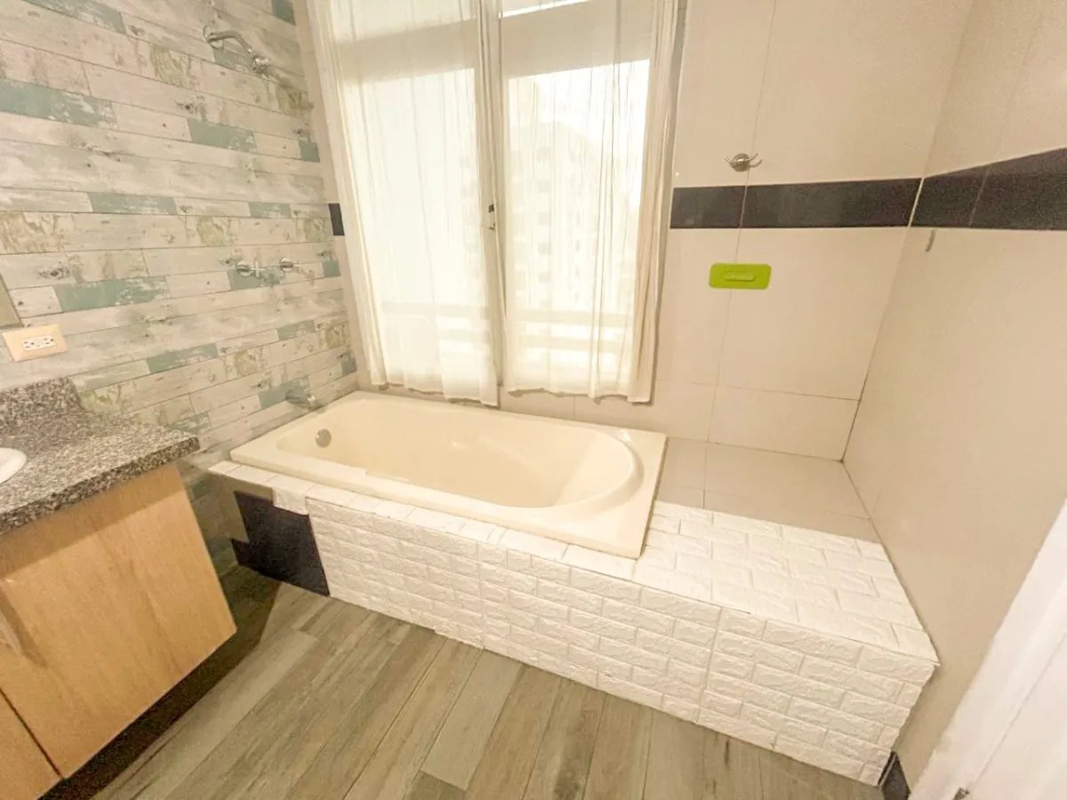 Apartment For Sale in San Francisco