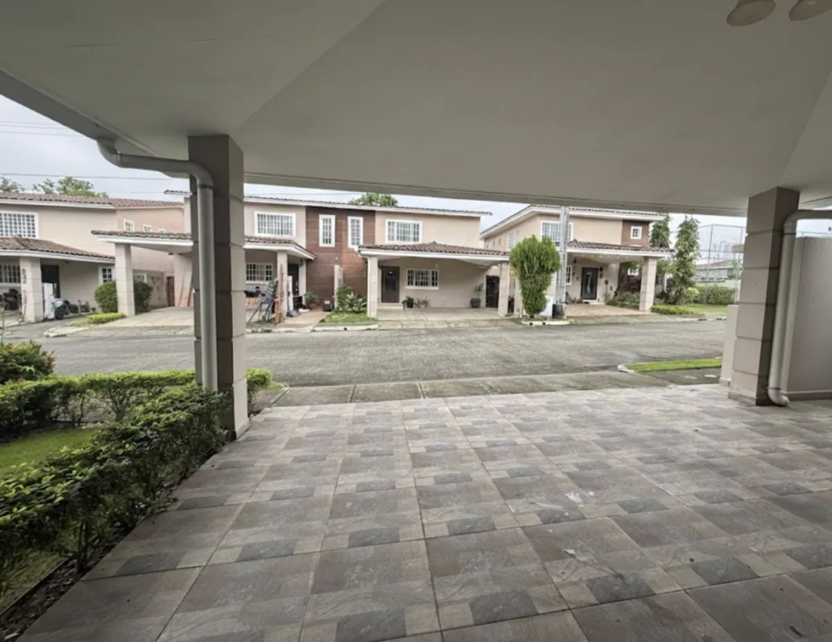 Duplex For Sale in Venta de casa en PH Villa Tiber, Villas del Golf