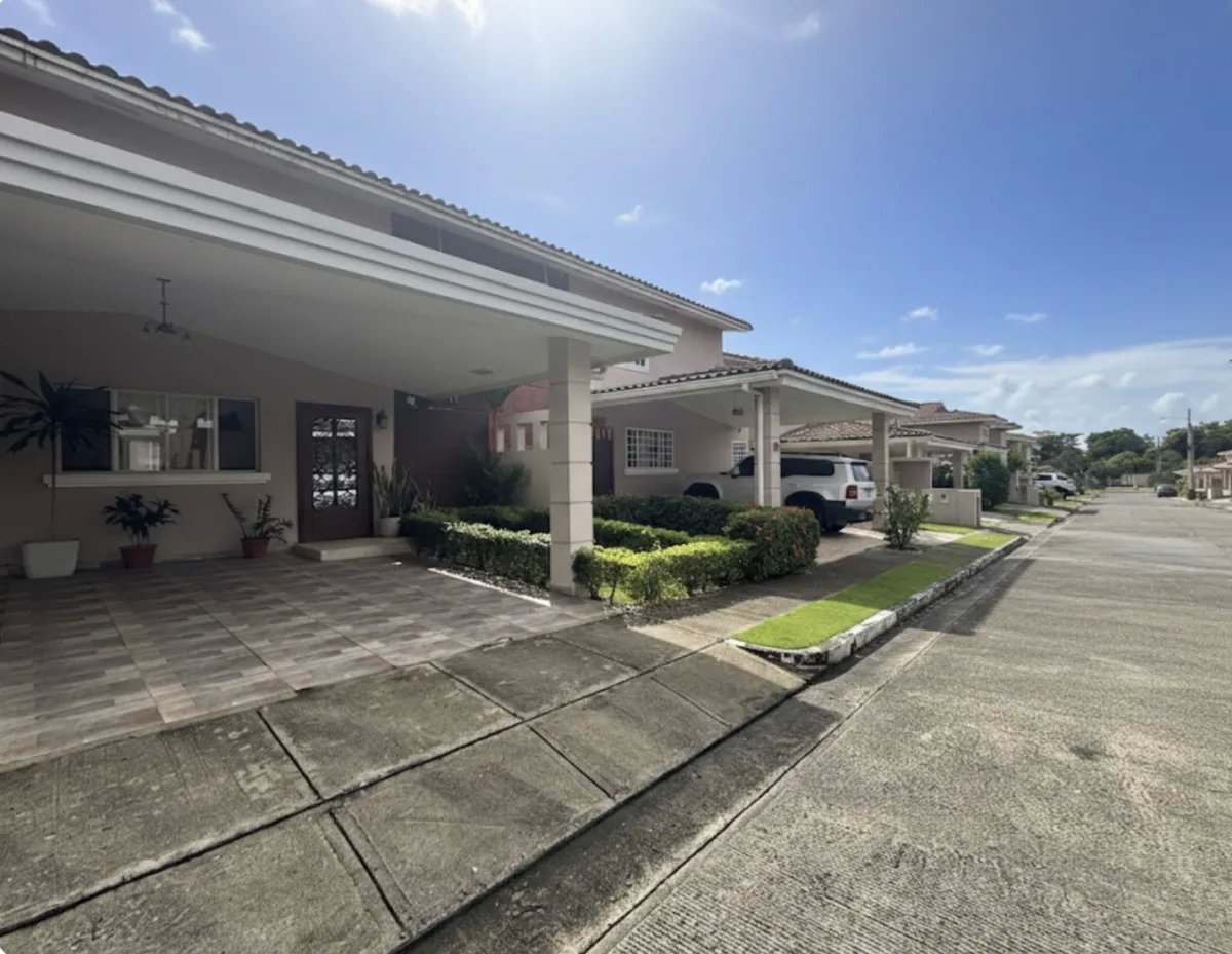 Duplex For Sale in Venta de casa en PH Villa Tiber, Villas del Golf
