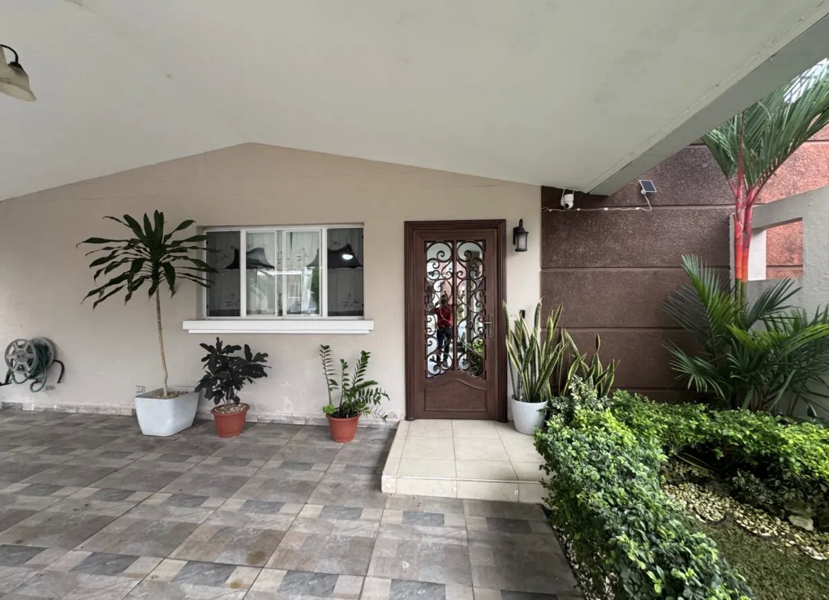 Duplex For Sale in Venta de casa en PH Villa Tiber, Villas del Golf