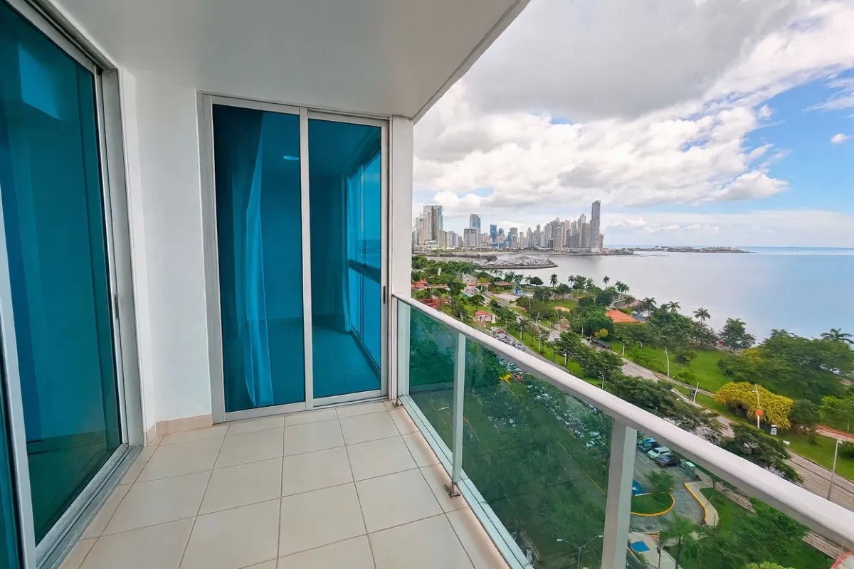 Hermoso Apartamento con Vista al Mar en Venta/Beautiful Apartment for ...